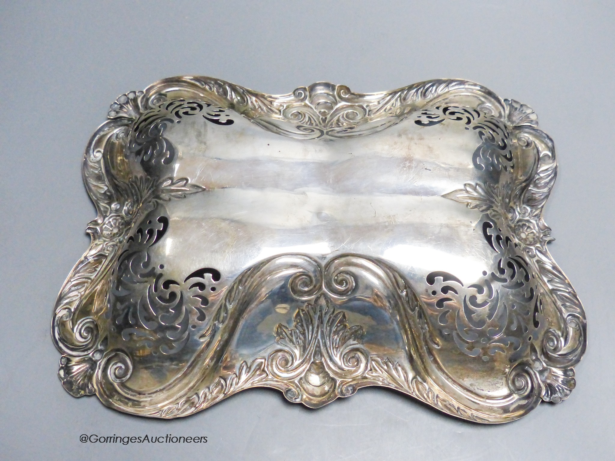 An Edwardian pierced silver shaped rectangular fruit bowl, I.S. Greenburg & Co, Birmingham, 1901, 30.2cm, 13.5oz.